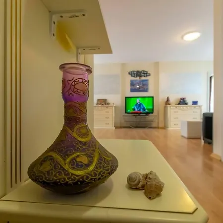 Stylish 2bedroom With Big Terrace Tb شقة *